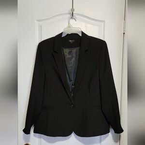 PLUS - Classic Black Blazer